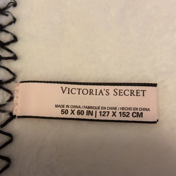 New - never used -Victoria Secret blush pink throw blankets x2 - Picture 2 of 2